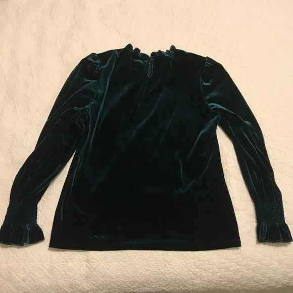 Green velvet long sleeved top embellished with ruffles at wrists & collar (L) - Picture 2 of 16